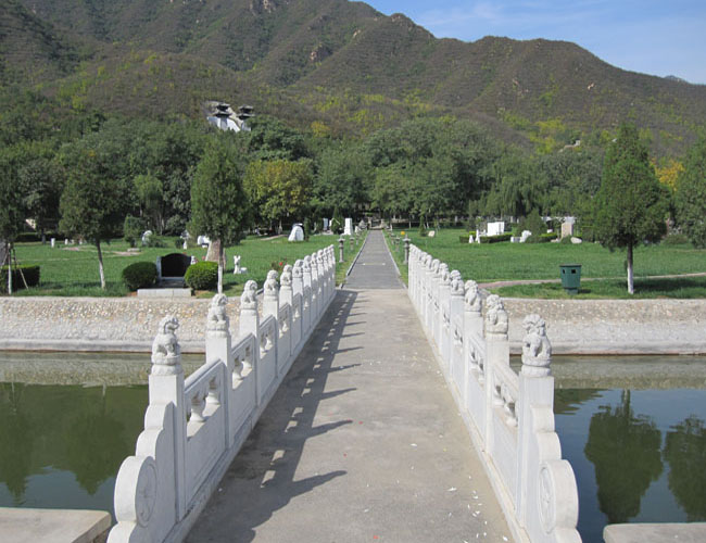 北京天寿陵园在哪里？天寿陵园是绿树成荫的风水宝地